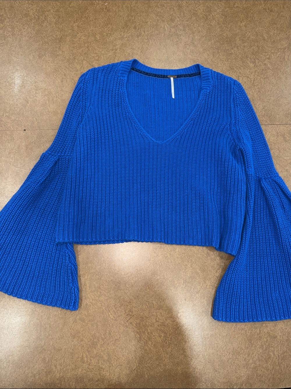 Free People Royal Blue Chunky V-Neck Cropped Bell Sleeve Sweater • Like NEW • XS